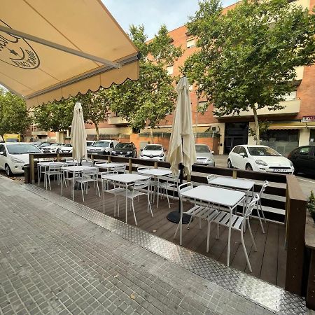 Hostal Restaurante Avenida De Madrid Terrassa Dış mekan fotoğraf
