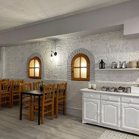 Hostal Restaurante Avenida De Madrid Terrassa Dış mekan fotoğraf