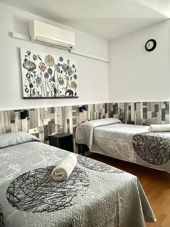 Hostal Restaurante Avenida De Madrid Terrassa Dış mekan fotoğraf