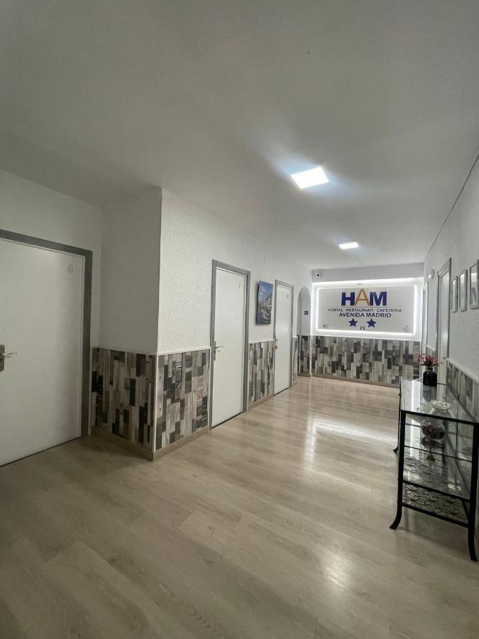 Hostal Restaurante Avenida De Madrid Terrassa Dış mekan fotoğraf