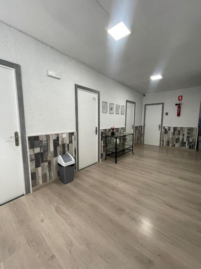 Hostal Restaurante Avenida De Madrid Terrassa Dış mekan fotoğraf