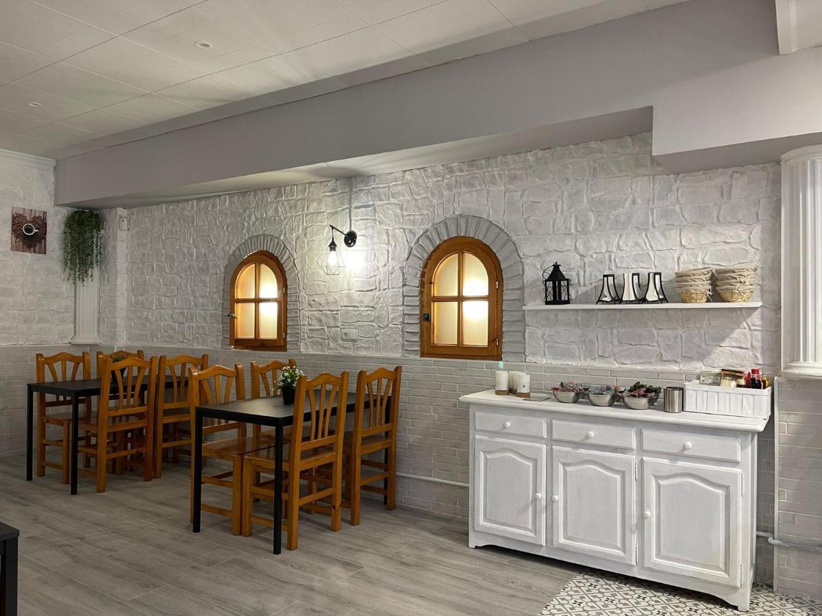 Hostal Restaurante Avenida De Madrid Terrassa Dış mekan fotoğraf