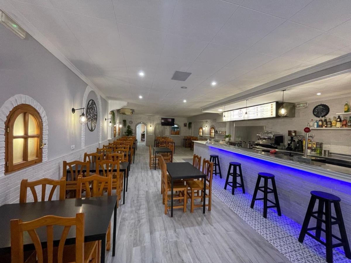 Hostal Restaurante Avenida De Madrid Terrassa Dış mekan fotoğraf