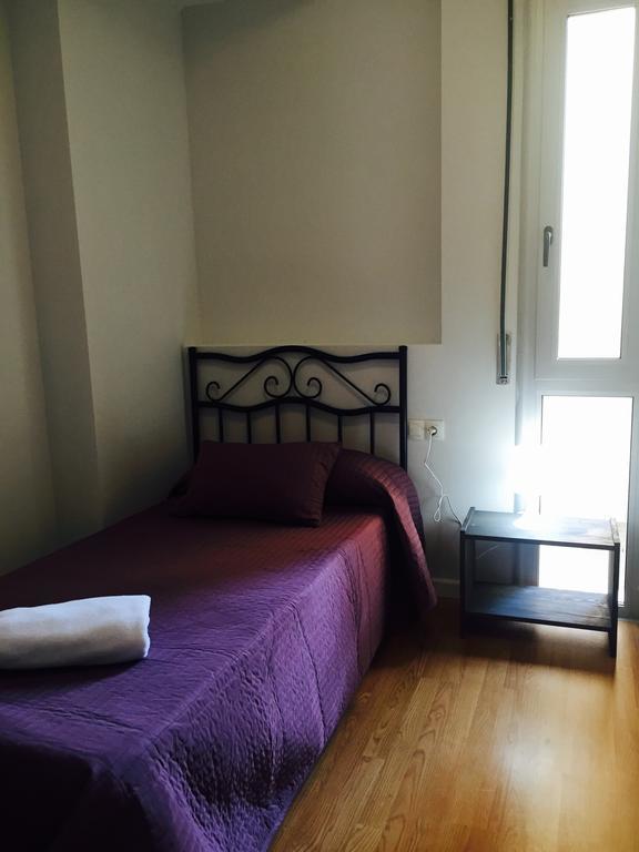 Hostal Restaurante Avenida De Madrid Terrassa Dış mekan fotoğraf