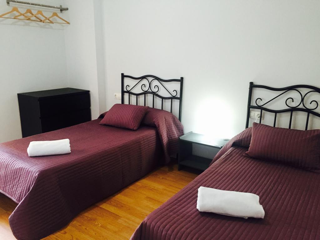 Hostal Restaurante Avenida De Madrid Terrassa Dış mekan fotoğraf