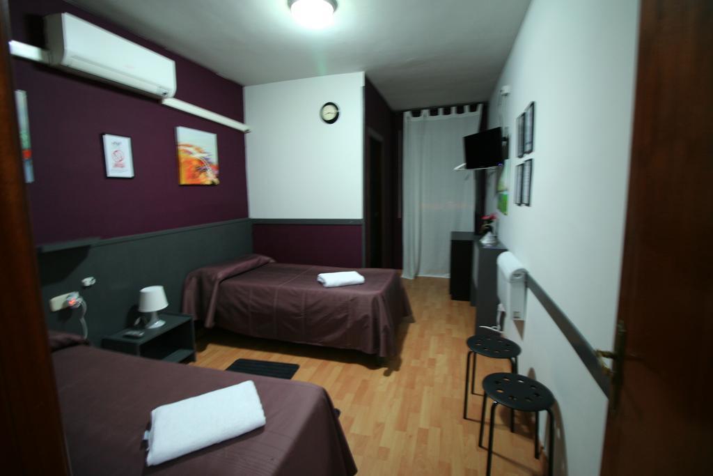 Hostal Restaurante Avenida De Madrid Terrassa Dış mekan fotoğraf