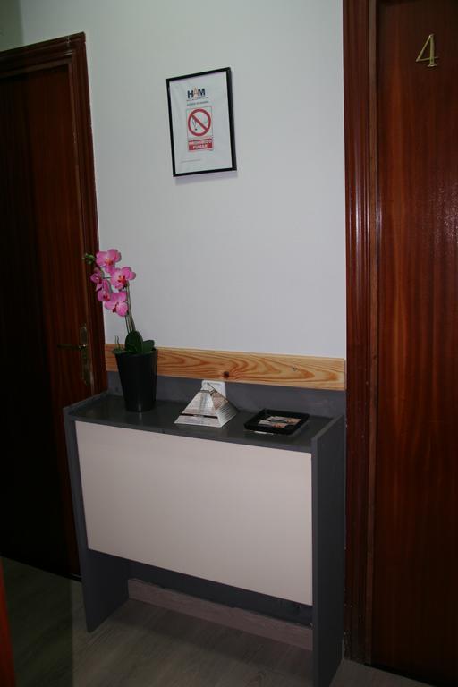 Hostal Restaurante Avenida De Madrid Terrassa Dış mekan fotoğraf