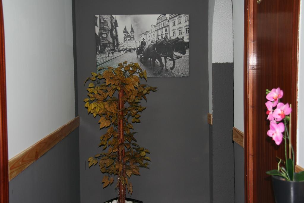 Hostal Restaurante Avenida De Madrid Terrassa Dış mekan fotoğraf