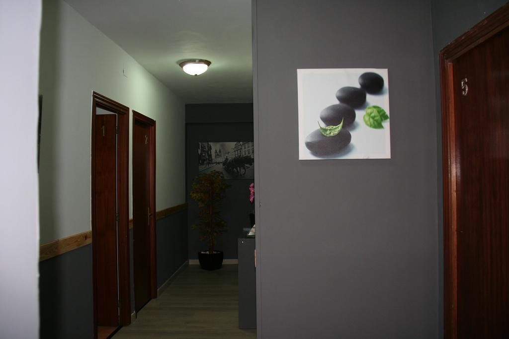 Hostal Restaurante Avenida De Madrid Terrassa Dış mekan fotoğraf