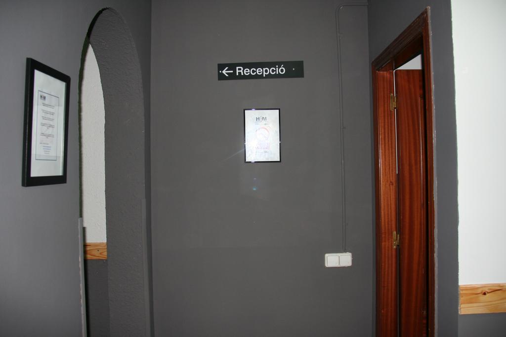 Hostal Restaurante Avenida De Madrid Terrassa Dış mekan fotoğraf