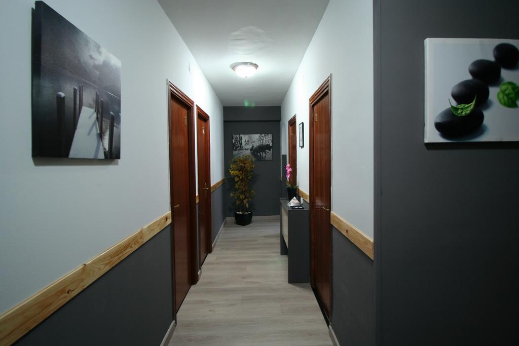 Hostal Restaurante Avenida De Madrid Terrassa Dış mekan fotoğraf