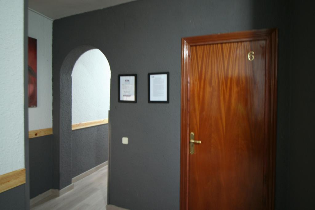Hostal Restaurante Avenida De Madrid Terrassa Dış mekan fotoğraf