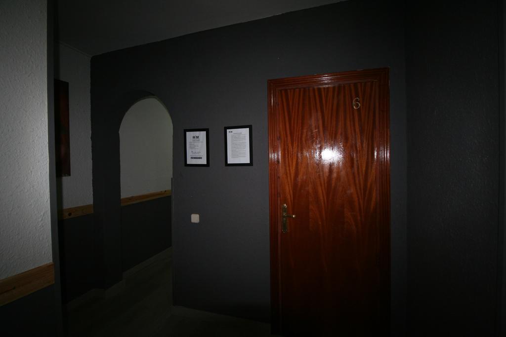 Hostal Restaurante Avenida De Madrid Terrassa Dış mekan fotoğraf