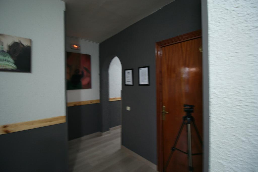 Hostal Restaurante Avenida De Madrid Terrassa Dış mekan fotoğraf