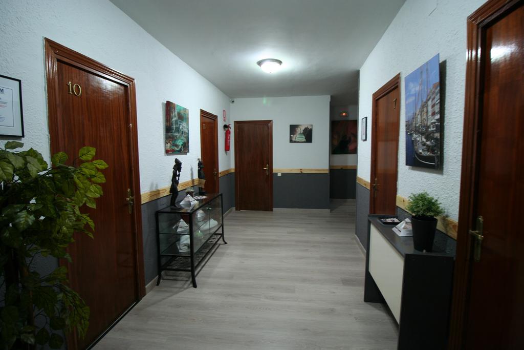 Hostal Restaurante Avenida De Madrid Terrassa Dış mekan fotoğraf