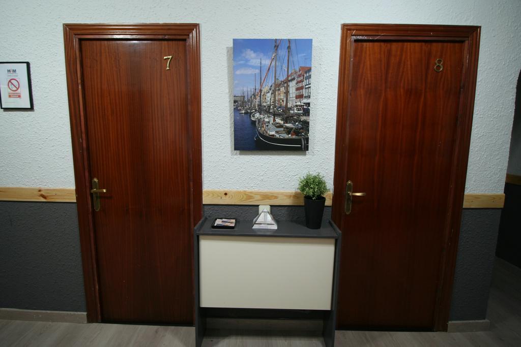 Hostal Restaurante Avenida De Madrid Terrassa Dış mekan fotoğraf