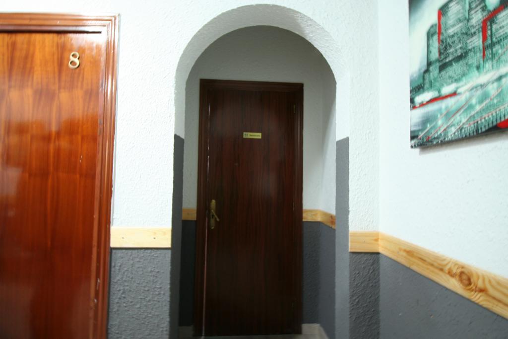 Hostal Restaurante Avenida De Madrid Terrassa Dış mekan fotoğraf
