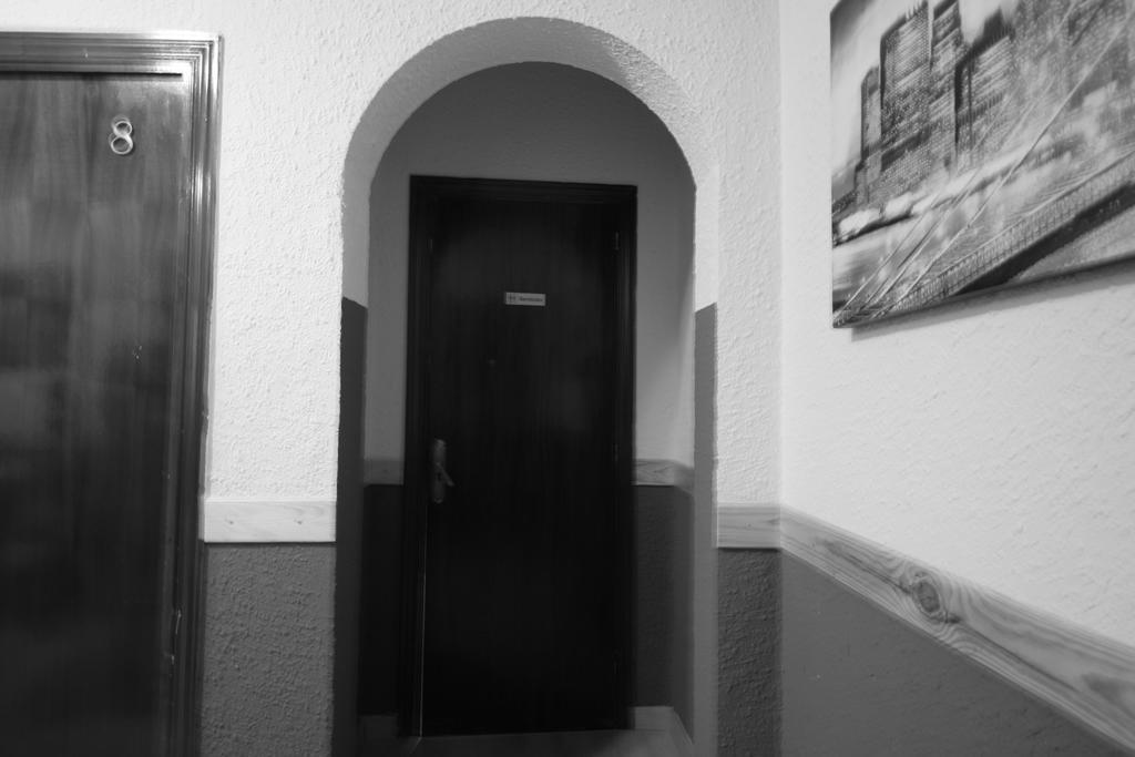 Hostal Restaurante Avenida De Madrid Terrassa Dış mekan fotoğraf