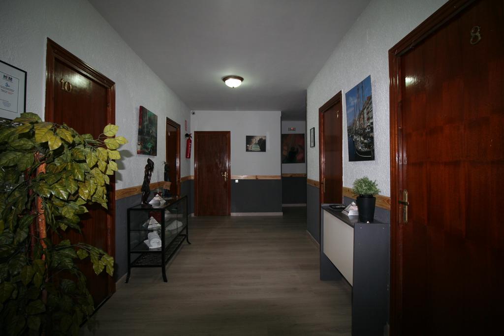 Hostal Restaurante Avenida De Madrid Terrassa Dış mekan fotoğraf