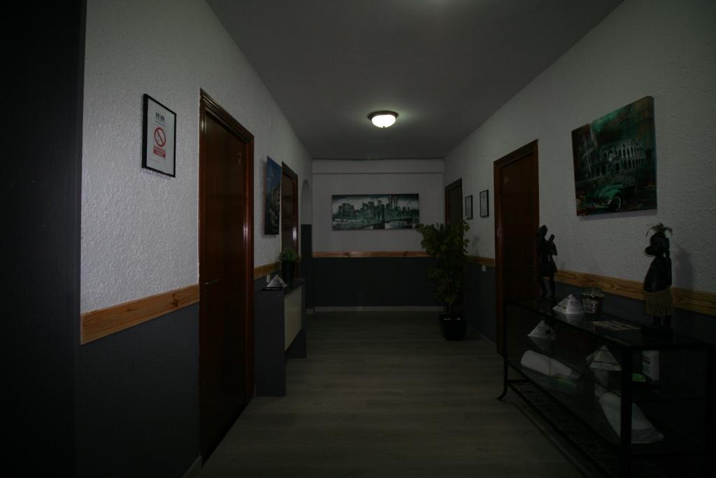 Hostal Restaurante Avenida De Madrid Terrassa Dış mekan fotoğraf