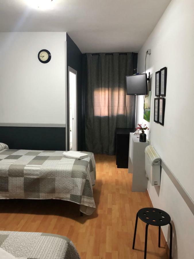 Hostal Restaurante Avenida De Madrid Terrassa Dış mekan fotoğraf