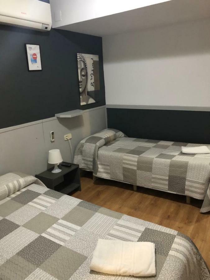 Hostal Restaurante Avenida De Madrid Terrassa Dış mekan fotoğraf