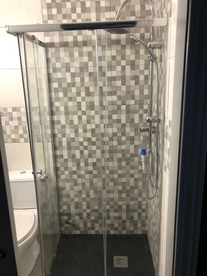 Hostal Restaurante Avenida De Madrid Terrassa Dış mekan fotoğraf