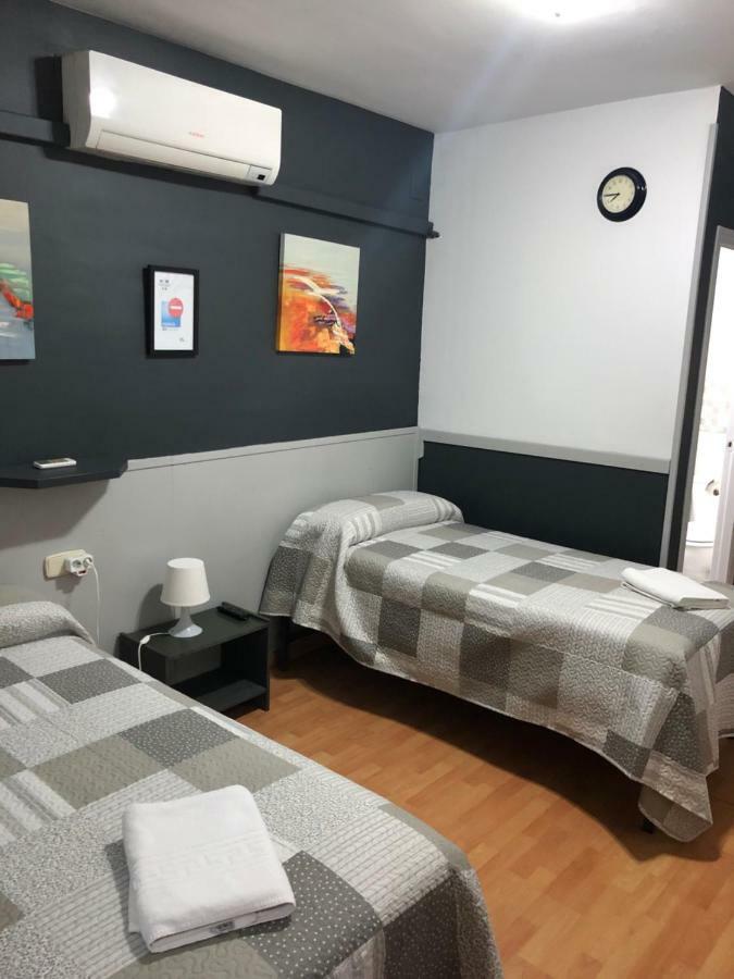 Hostal Restaurante Avenida De Madrid Terrassa Dış mekan fotoğraf